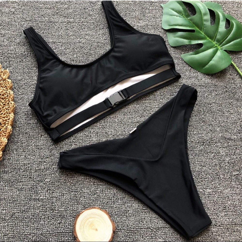 Sexy black buckled strap swimsuit bikini - Picture 2 of 2